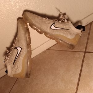Nike Vapormax Size 11 (MENS) White/Cream/Black